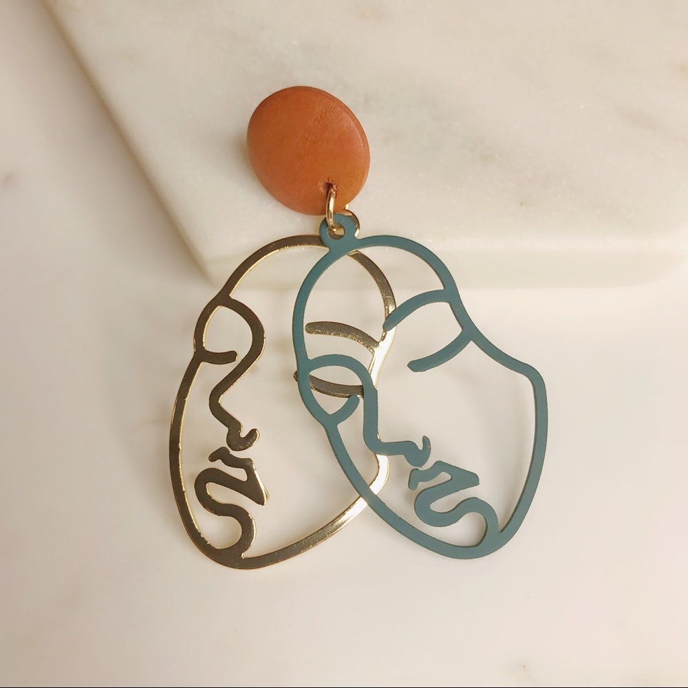 NEW😻 Picasso Abstract Face 2 Tone Earrings - Picture 4 of 8